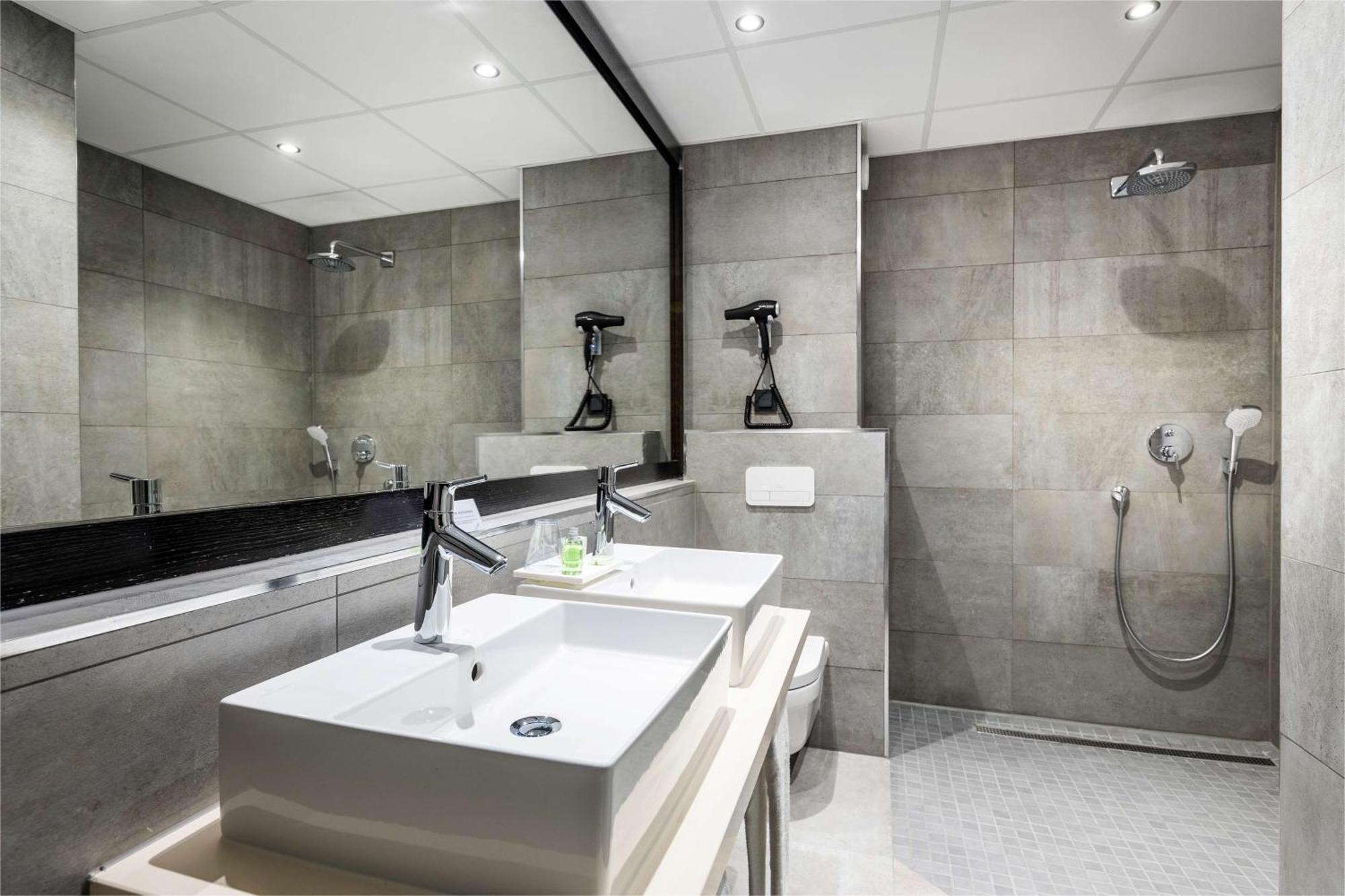 Nh Luxembourg Airport Hotel Niederanven Ngoại thất bức ảnh